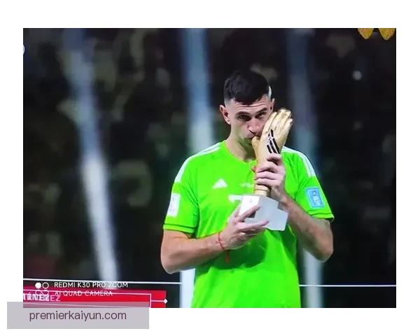 马丁内斯扑救数据统计显示表现稳健，成为球队防线的重要支柱