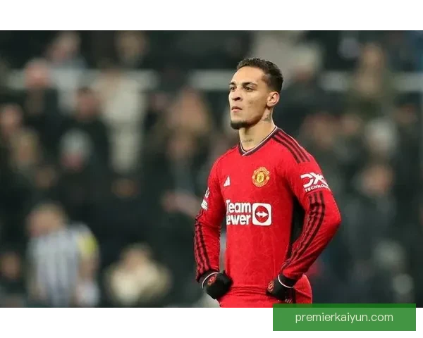 安东尼在曼联表现稳健，近期状态回暖引发关注